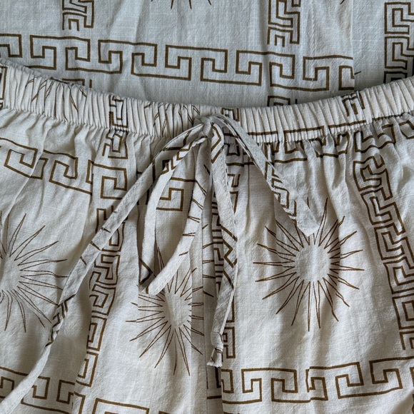 Petal & Pup Penny Cream Gold-tone Sun Geo Patterned Matching Shirt Short Set - Picture 13 of 16